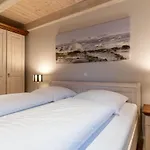 Reetdachhaus Sandhus Reetdachhaus Sandhus Bug בית נופש *